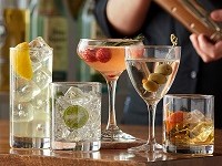 9 популярних видів келихів для коктейлів